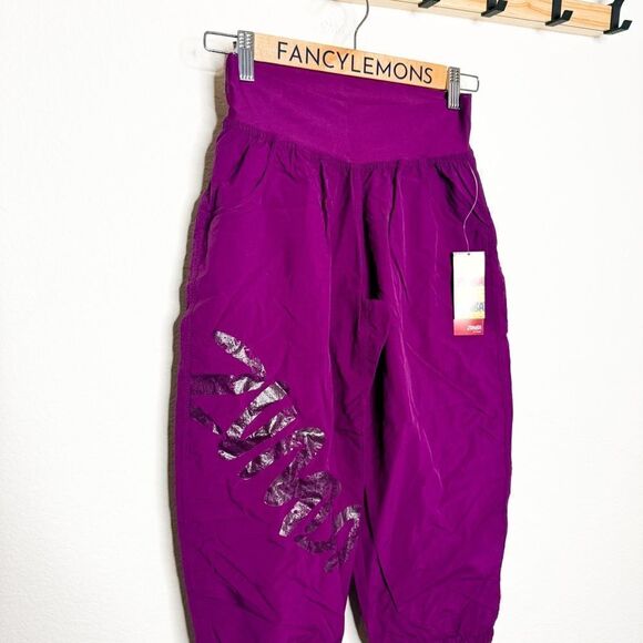 Zumba NWT! Women's Feelin’ It Cargo Capri Plum Relaxed Fit Dance Pants Size S - Picture 2 of 6